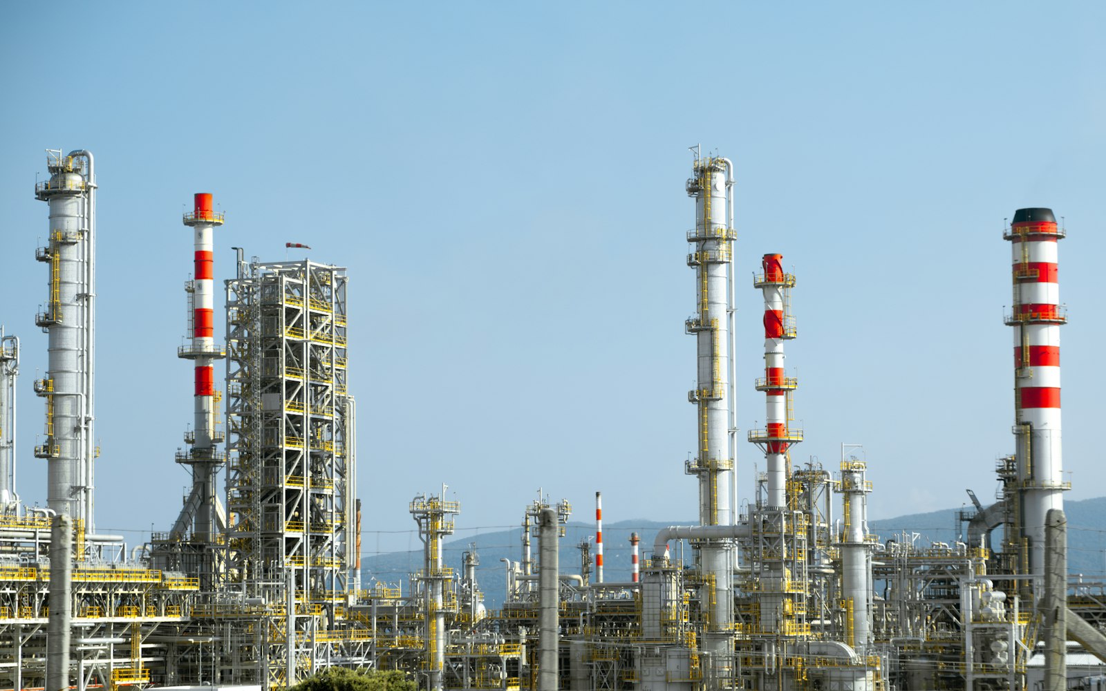 Lone Worker Safety in Oil, Gas and Fuel: Covering the Risk of Working Alone